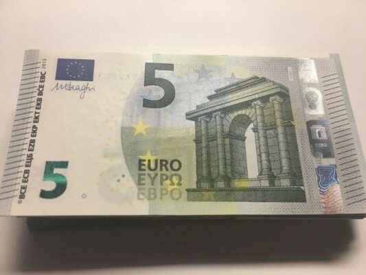 fake money 5 euro